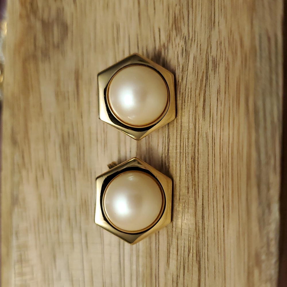 VINTAGE MONET Shiny Gold Tone Hexagon Pearlescent Faux Pearl CLIP ON Earrings